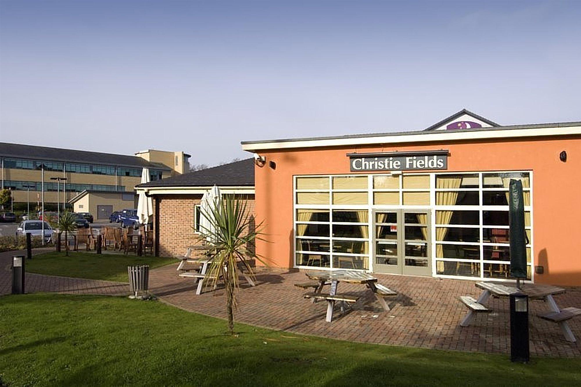 Premier Inn Manchester West Didsbury ภายนอก รูปภาพ