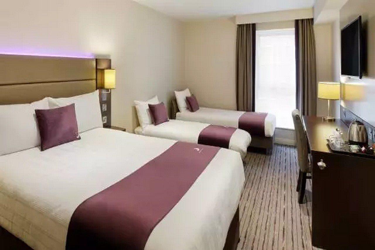 Premier Inn Manchester West Didsbury ภายนอก รูปภาพ