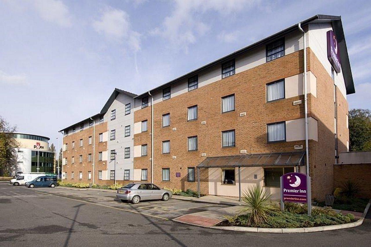 Premier Inn Manchester West Didsbury ภายนอก รูปภาพ