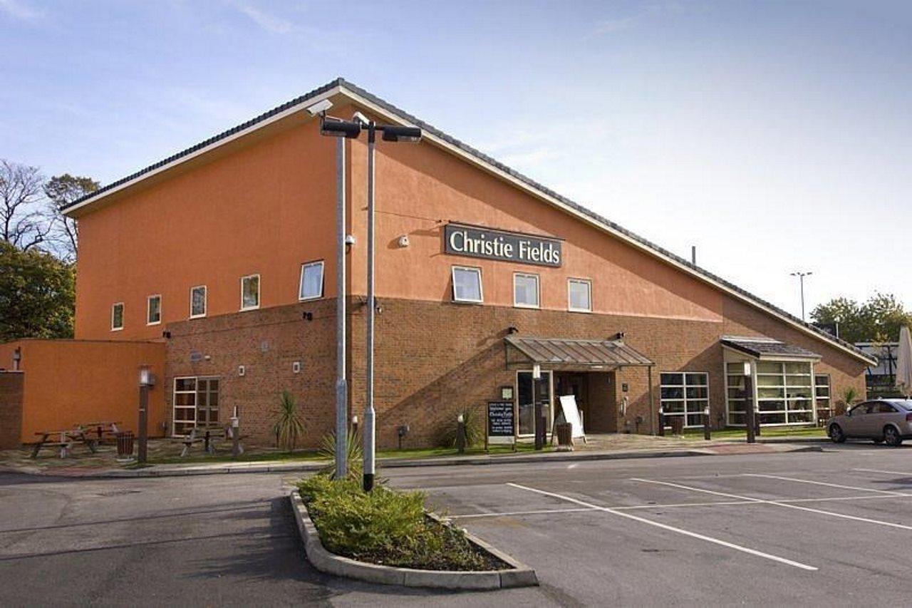Premier Inn Manchester West Didsbury ภายนอก รูปภาพ