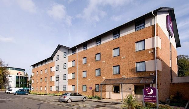 Premier Inn Manchester West Didsbury ภายนอก รูปภาพ